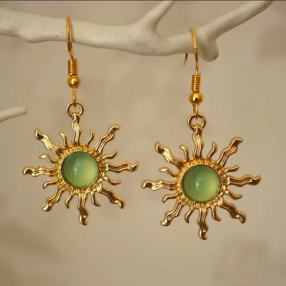 Vintage Sun Earrings Bohemian Jewellery Green Stone Gothic Gold